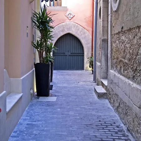 Arco Antico Aparthotel 3*